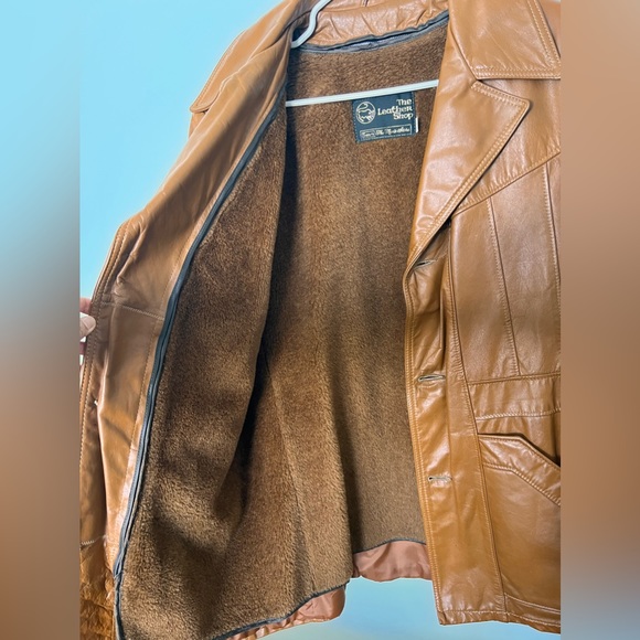 Is a light brown the leather shop sears jacket. 40 Regular - Picture 3 of 5